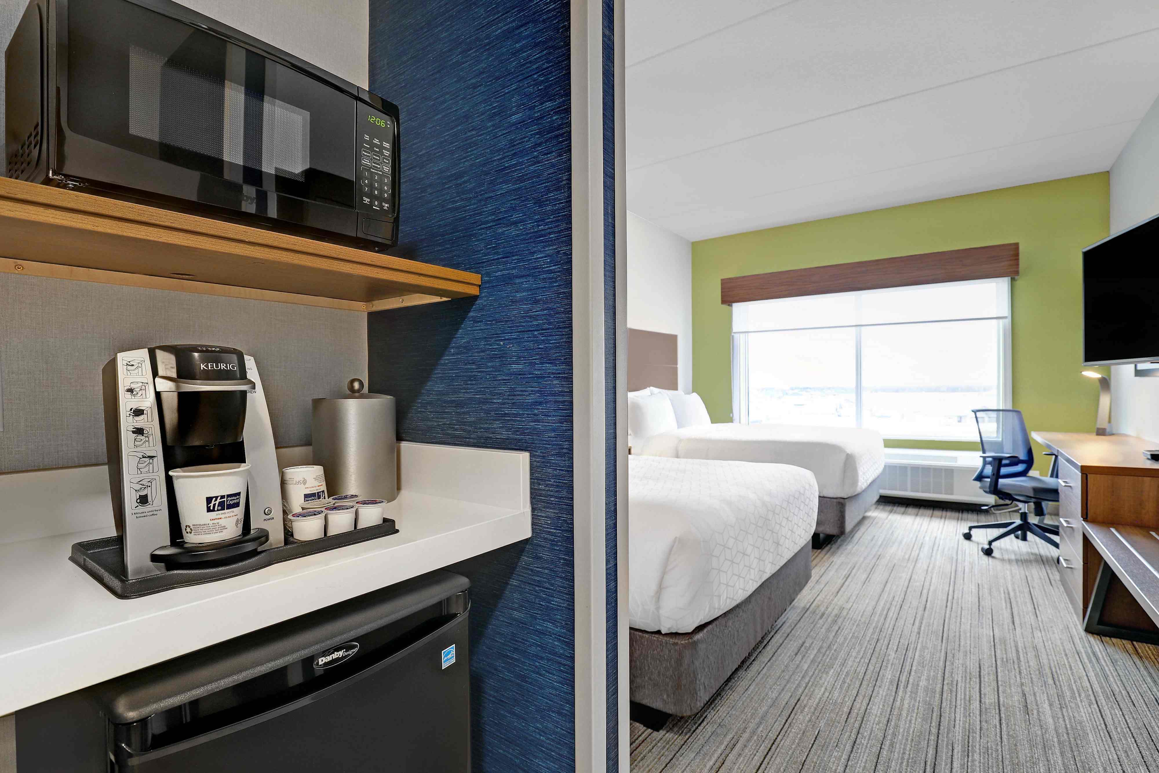 Complete luxury and all inclusive limousine services from Holiday Inn Express & Suites Port Elgin to tobermory.