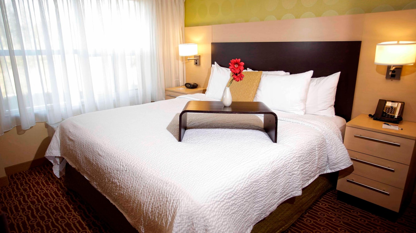 All inclusive budget car services from Greater Sudbury Airport to TownePlace Suites by Marriott Sudbury