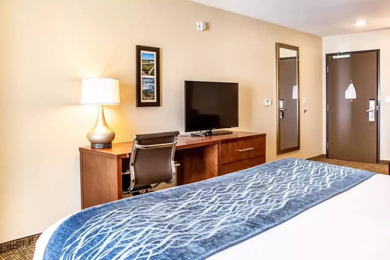 All inclusive budget car services from Niagara Falls International Airport to Comfort Inn & Suites Niagara Falls