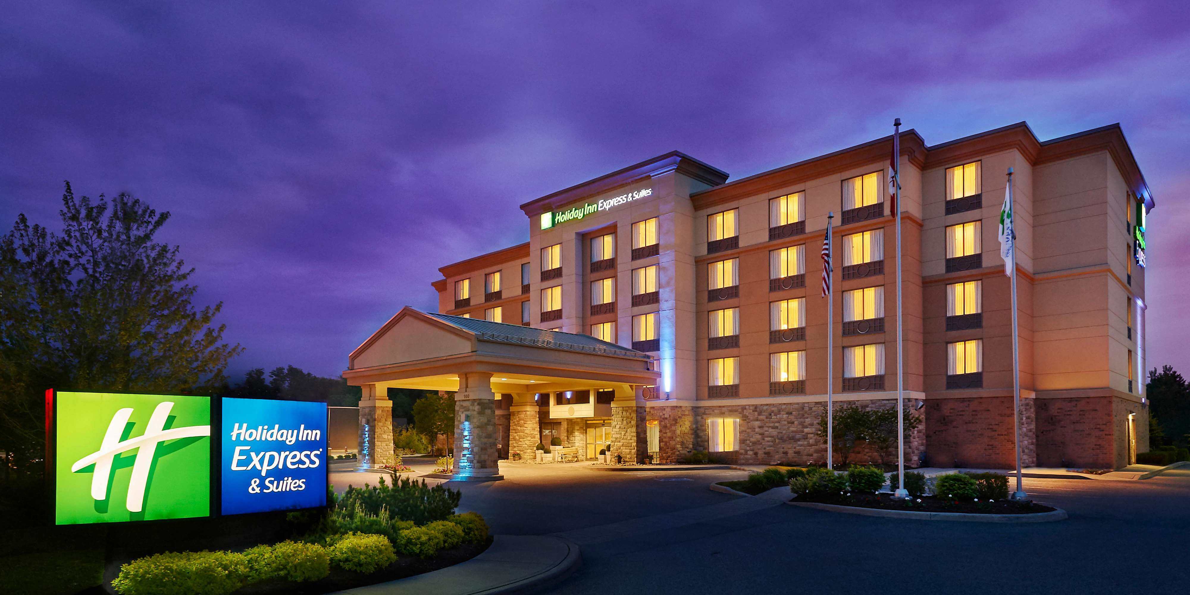 Hourly limo services at affordable price from Holiday Inn Express & Suites Huntsville - Muskoka to Muskoka District Municipality. Business class trips for your vacations