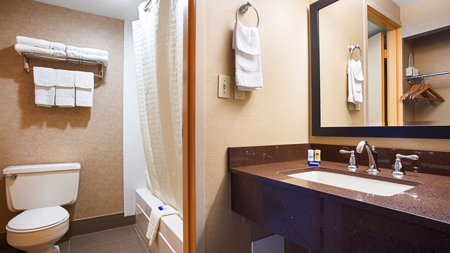 book your private car service from Niagara Falls International Airport  to Best Western Summit Inn