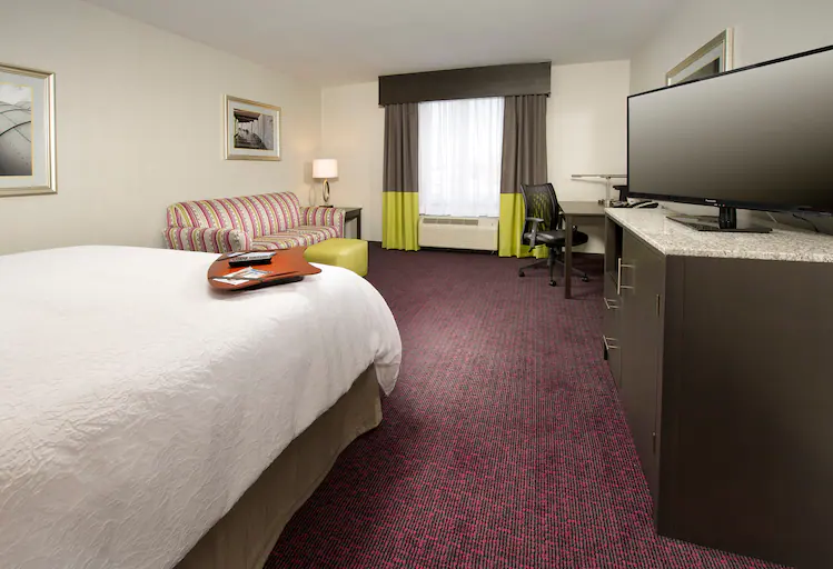 Chauffeur service at Buffalo Niagara International Airport  to Hampton Inn & Suites Buffalo Airport