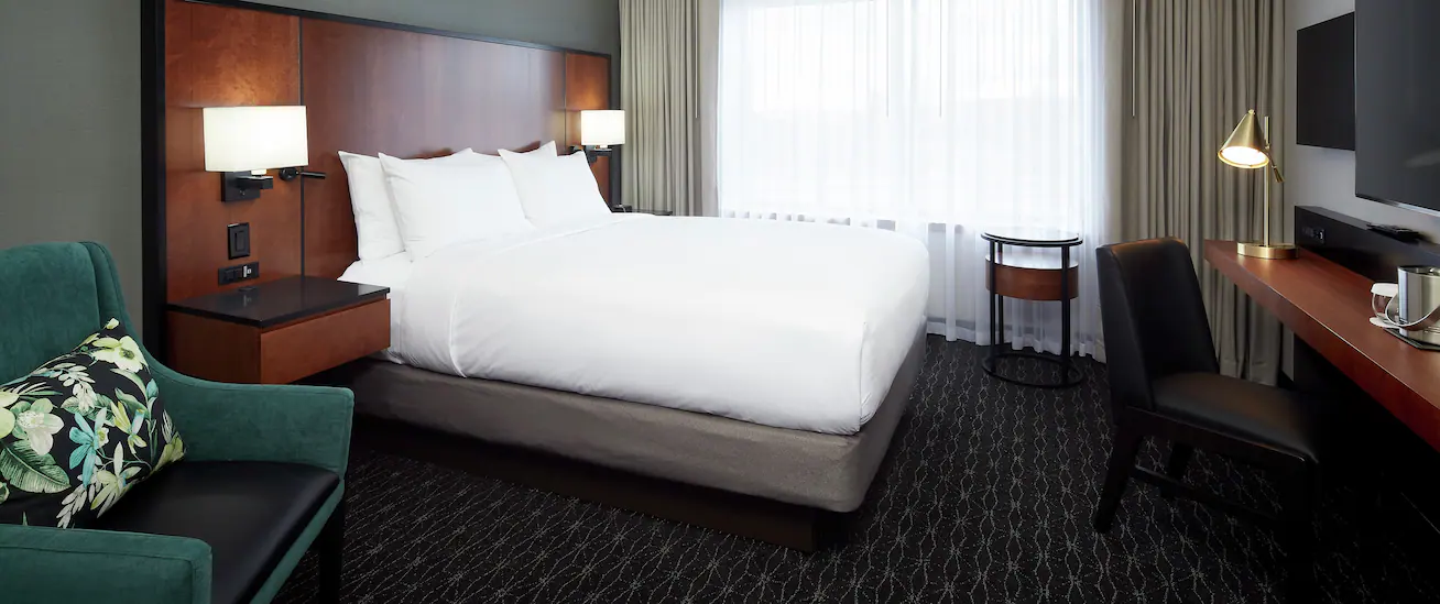 Chauffeur service at Montreal Pierre Elliott Trudeau International Airport  to DoubleTree by Hilton Montreal Airport