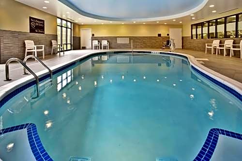 Chauffeur service at Niagara Falls International Airport  to Hampton Inn Niagara Falls