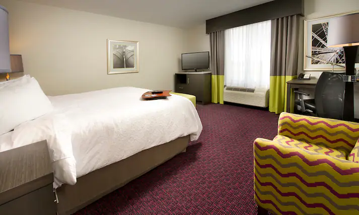 Hire private cars from  Buffalo Niagara International Airport To Hampton Inn & Suites Buffalo Airport