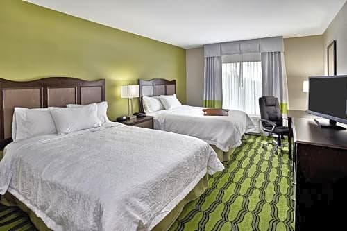 Hire private cars from Niagara Falls International Airport To Hampton Inn Niagara Falls