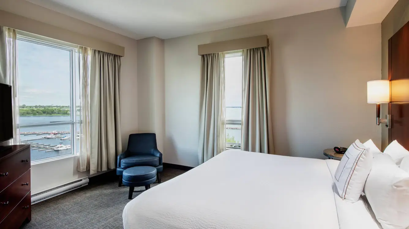Start your trip with pleasure with well-trained drivers from Residence Inn by Marriott Kingston Water's Edge to Thousand island. Hire a private car at an affordable price