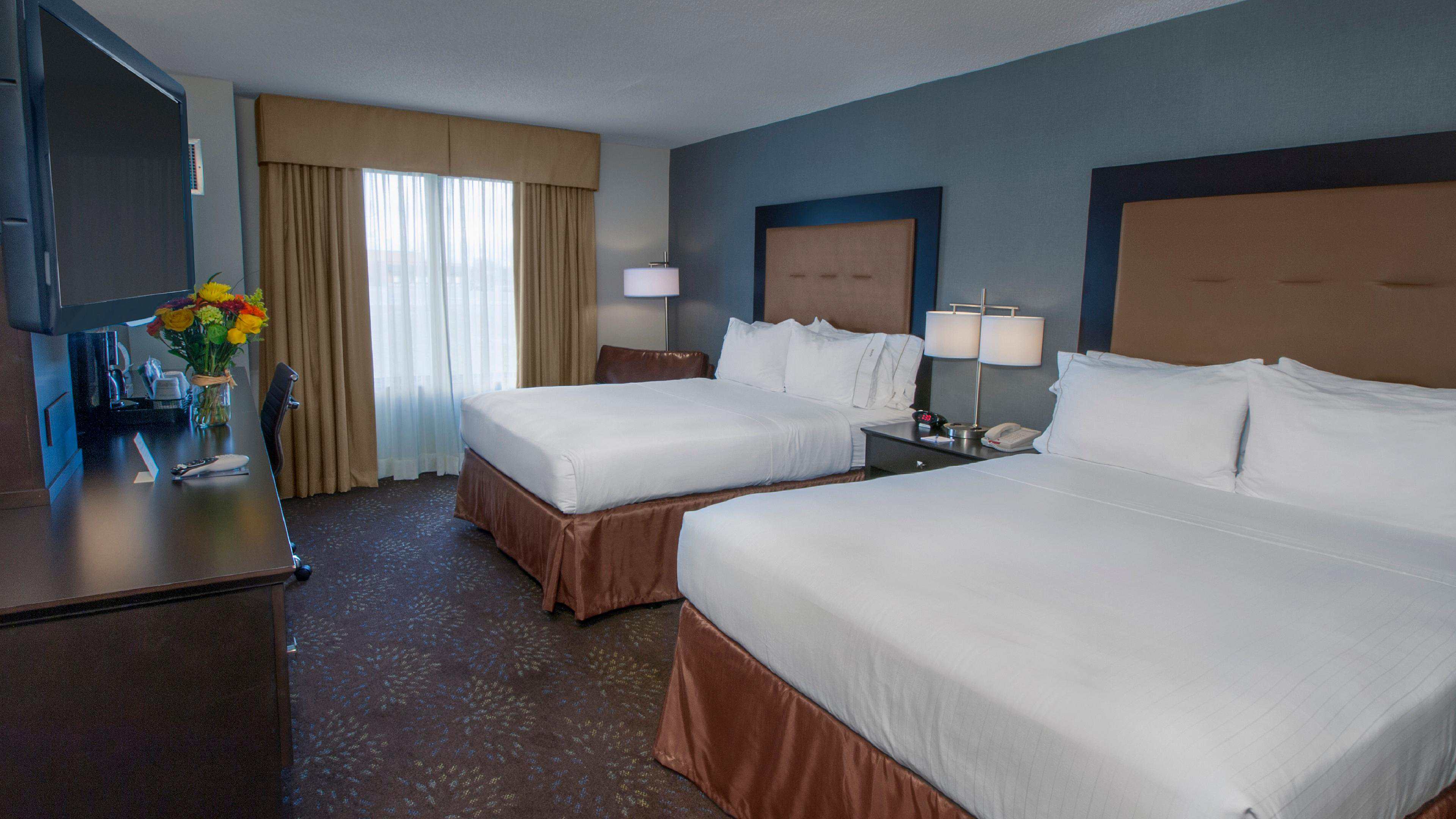 Airport car service to  Holiday Inn Express & Suites Buffalo-Airport from Buffalo Niagara International Airport