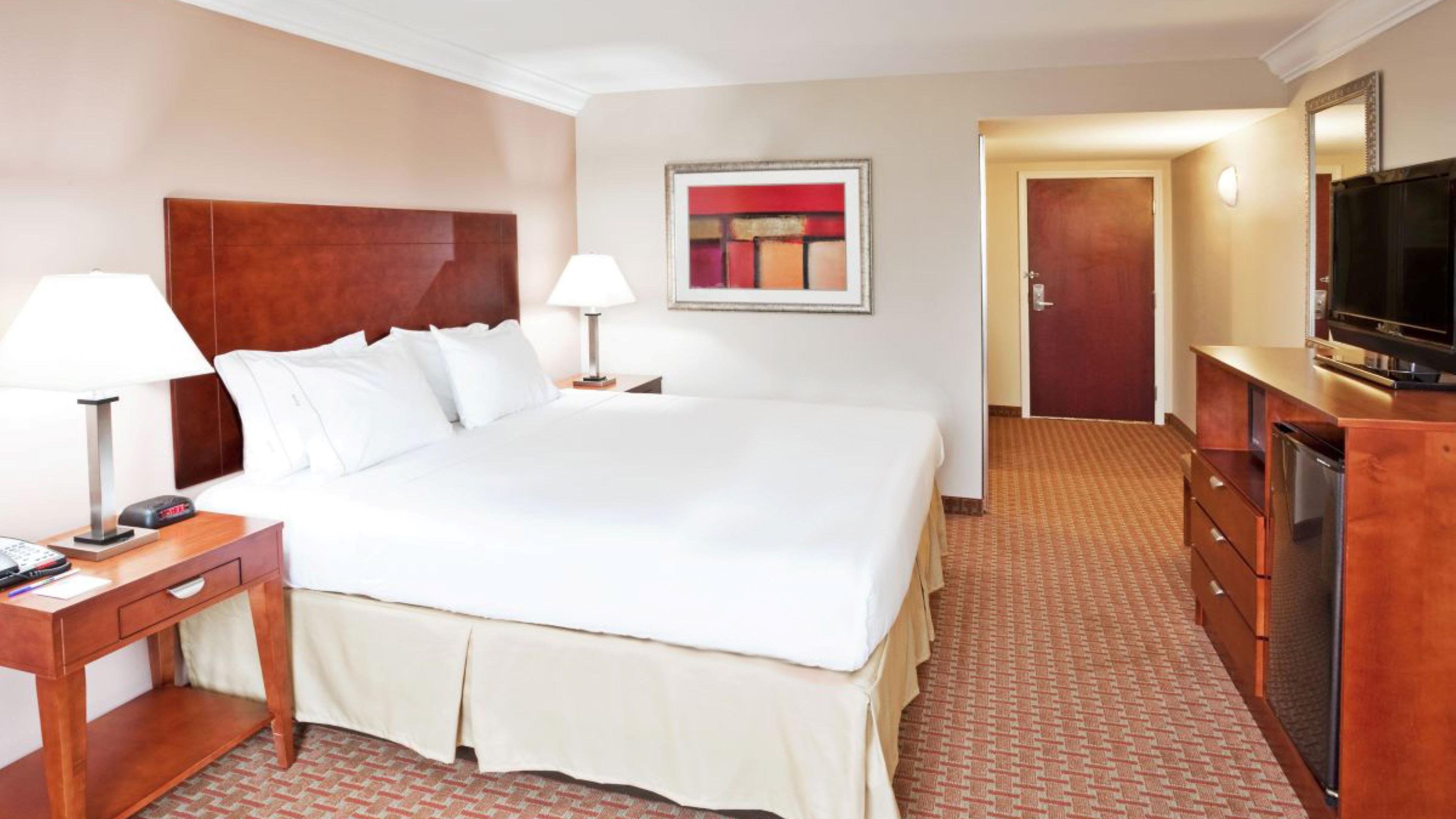 Airport car service to Holiday Inn Express & Suites from Niagara Falls International Airport