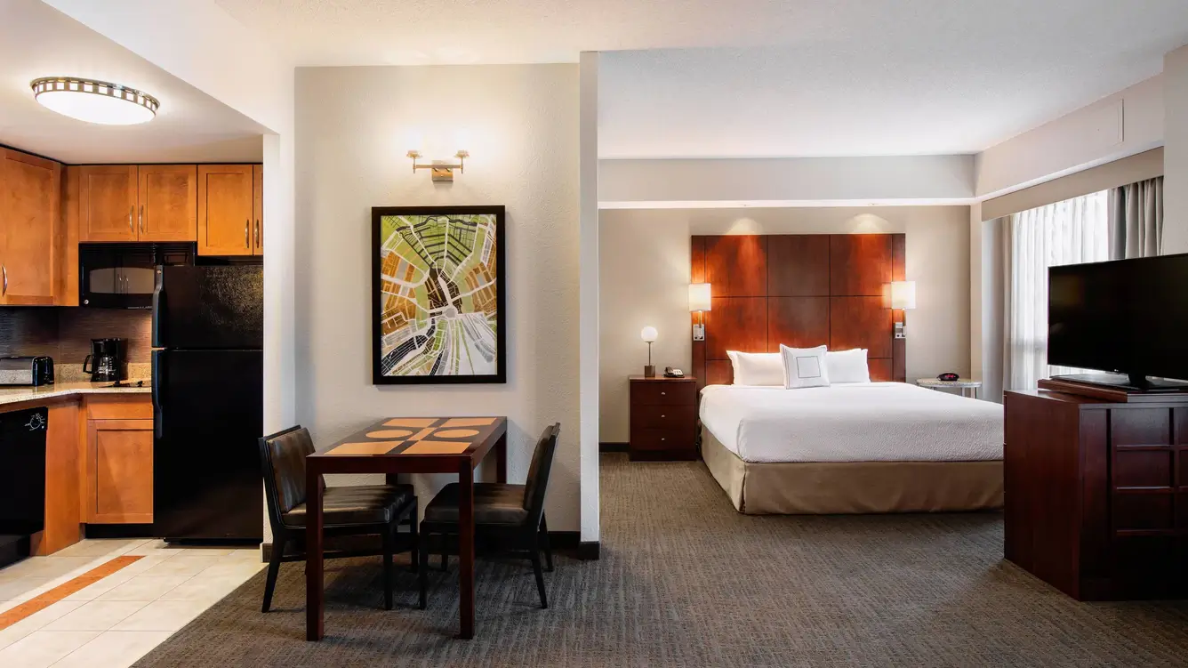 Fun and enjoyful trips from Residence Inn by Marriott Kingston Water's Edge to Thousand island. Private car services from hotel