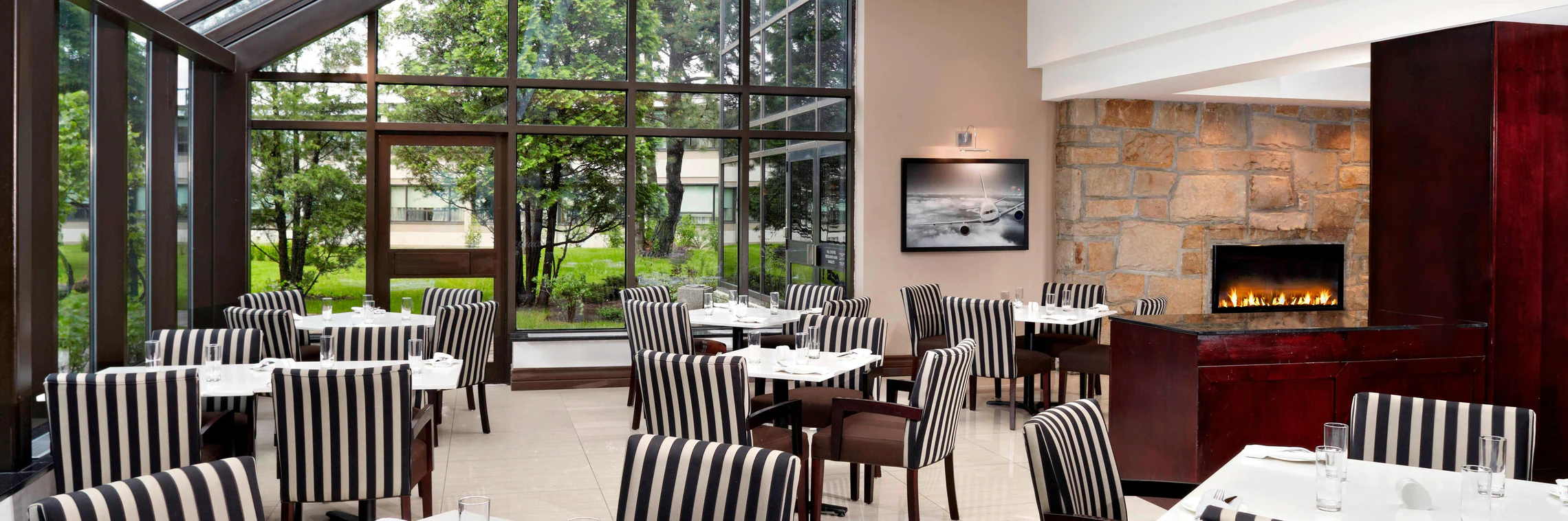 airport chauffeur service near the Montreal Pierre Elliott Trudeau International Airport to Sheraton Montreal Airport Hotel. Book with affordable price