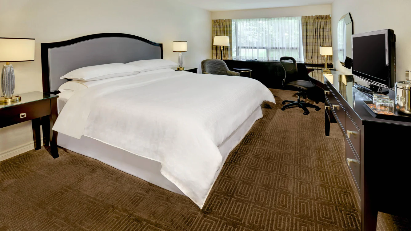 Private chauffeur service from Montreal Pierre Elliott Trudeau International Airport to Sheraton Montreal Airport Hotel. Book online